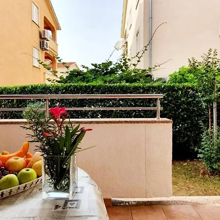 Conty With Terrace And Garden Malinska