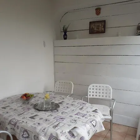 Apartman Conty With Terrace And Garden