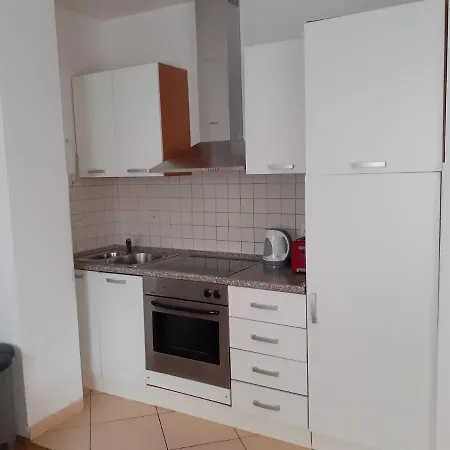 Conty With Terrace And Garden Apartment Malinska